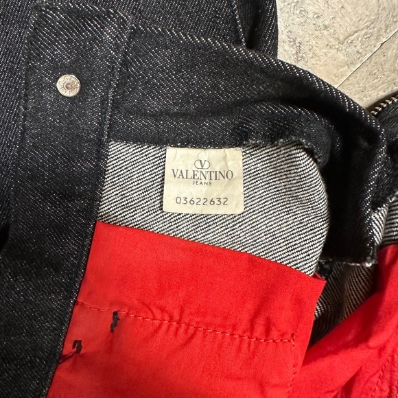 Valentino Garavani Floral-appliqué Straight-leg Jeans Flower Detail - Picture 8 of 13